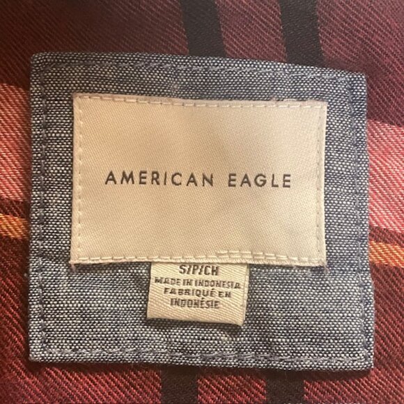 AMERICAN EAGLE Cozy Cabin Red Plaid Hooded Cropped Flannel Shirt - Size Small - Picture 3 of 5